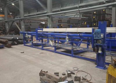 MESAS DE ENTRADA Y SALIDA PARA MÁQUINA ENDEREZADORA DE BARRAS